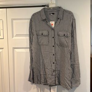 SUPER SOFT lightweight button down shirt. Size L. NWT. Black/White.
